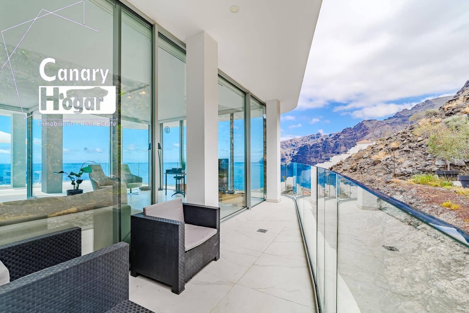 3 bedroom Penthouse for sale in Los Gigantes with pool - € 2,490,000 (Ref: 9712074)