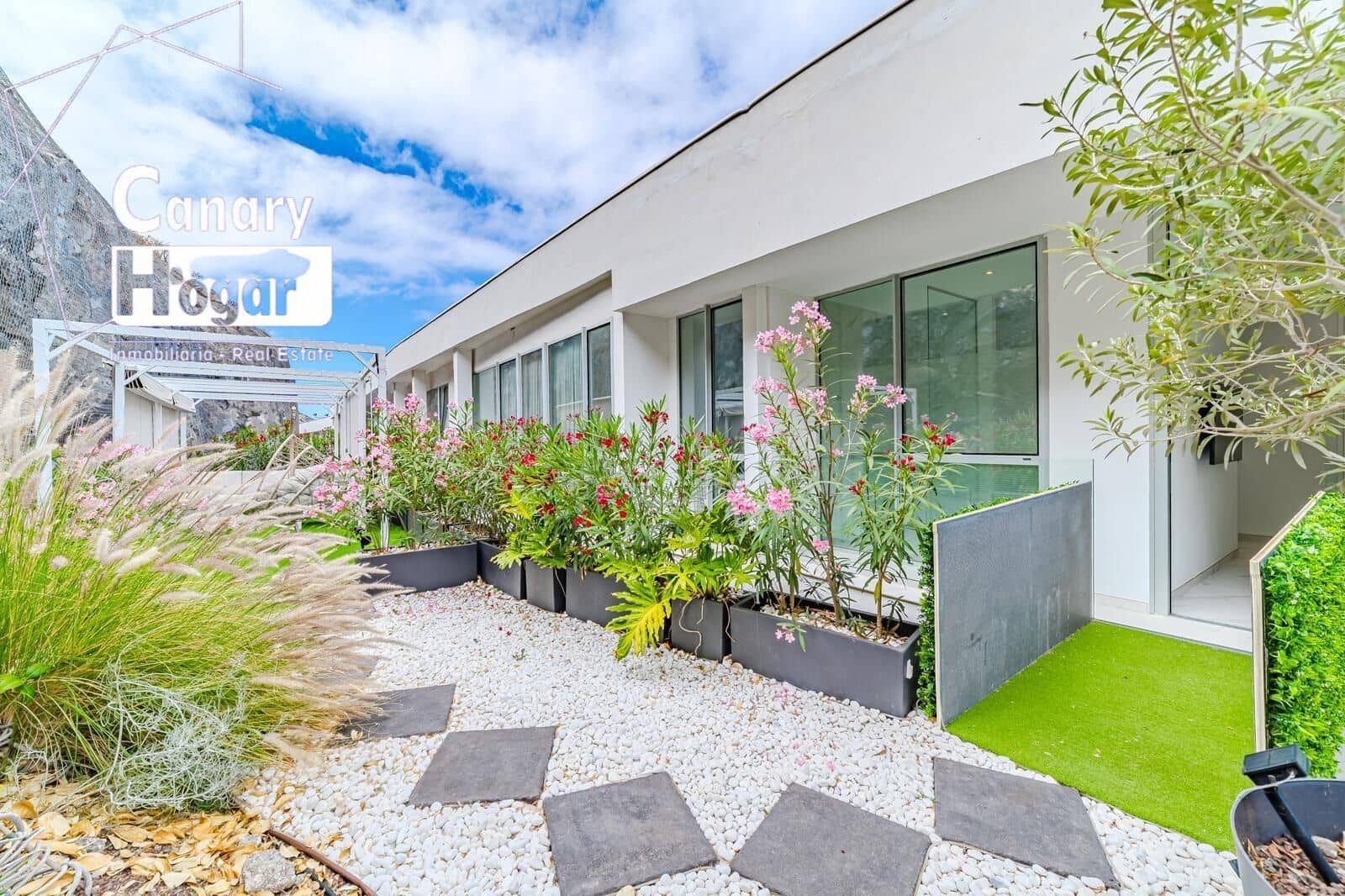 3 bedroom Penthouse for sale in Los Gigantes with pool - € 2,490,000 (Ref: 9712074)