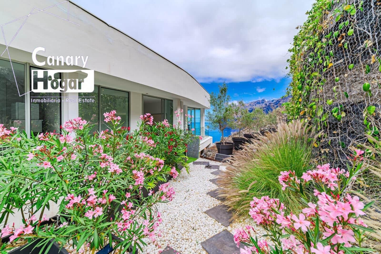 3 bedroom Penthouse for sale in Los Gigantes with pool - € 2,490,000 (Ref: 9712074)