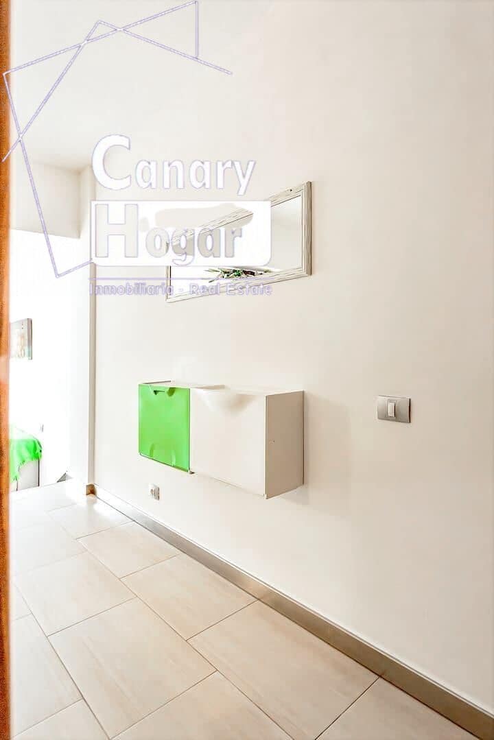 1 bedroom Apartment for sale in Los Cristianos with pool - € 235,000 (Ref: 9773172)