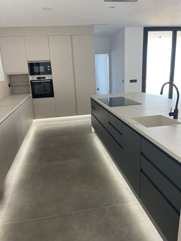 4 Zimmer Villa zu verkaufen in Roque del Conde, Adeje mit Pool Garage - 1.950.000 € (Ref: 9780681)