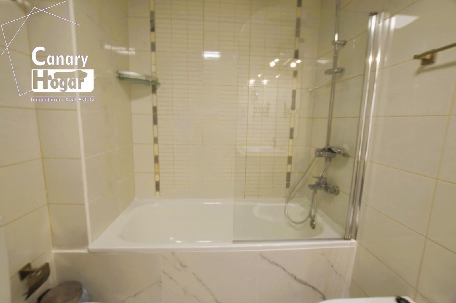 3 soveværelse Rækkehus til leje i El Madronal med swimmingpool garage - € 2.200 (Ref: 9784925)