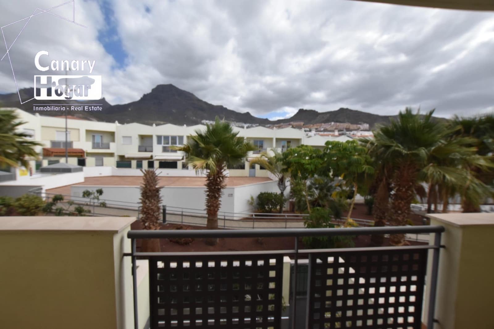 3 soveværelse Rækkehus til leje i El Madronal med swimmingpool garage - € 2.200 (Ref: 9784925)