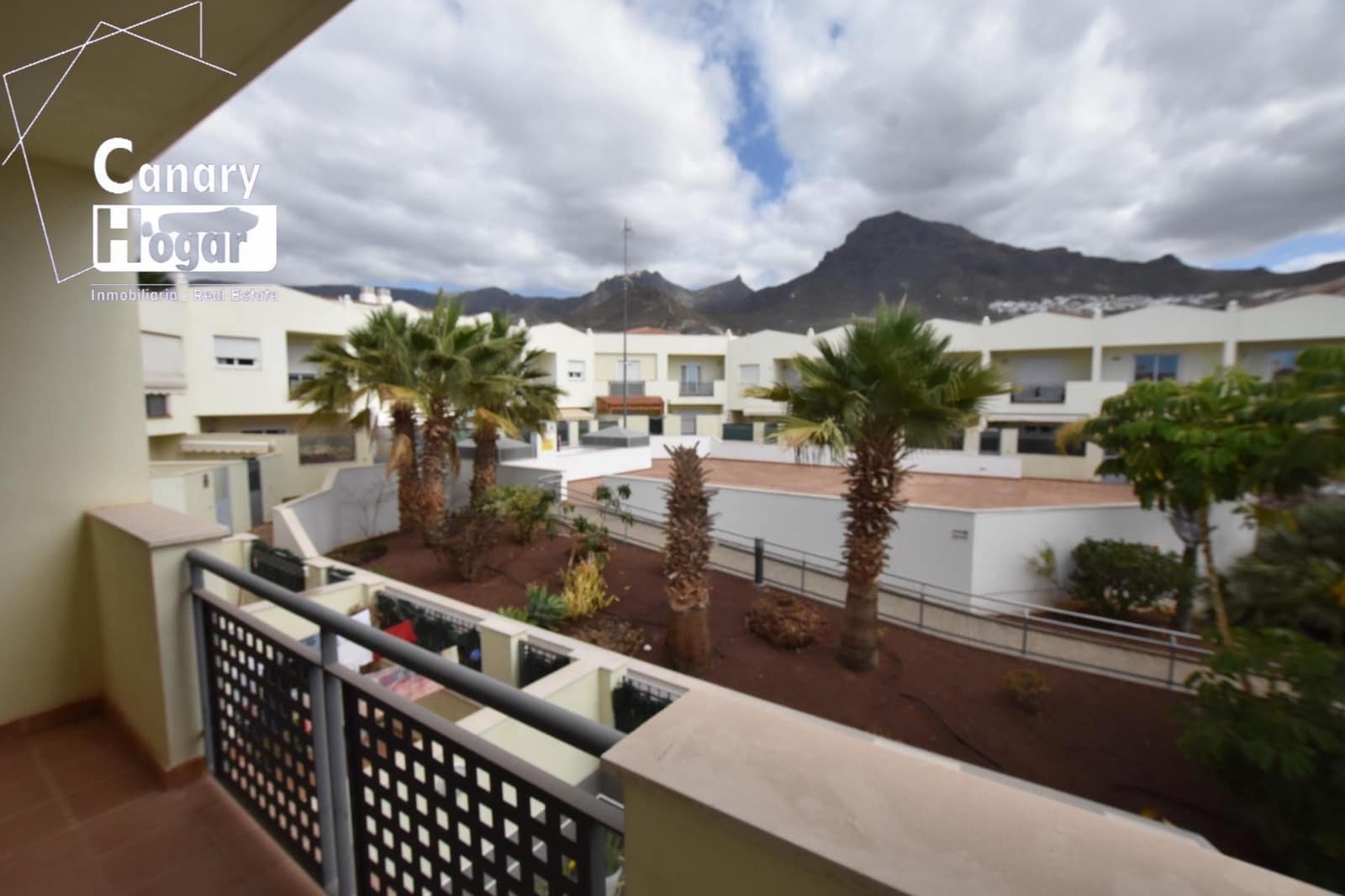 3 soveværelse Rækkehus til leje i El Madronal med swimmingpool garage - € 2.200 (Ref: 9784925)