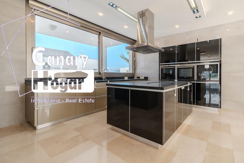 5 soveværelse Villa til salg i Costa Adeje med swimmingpool garage - € 2.100.000 (Ref: 9791151)