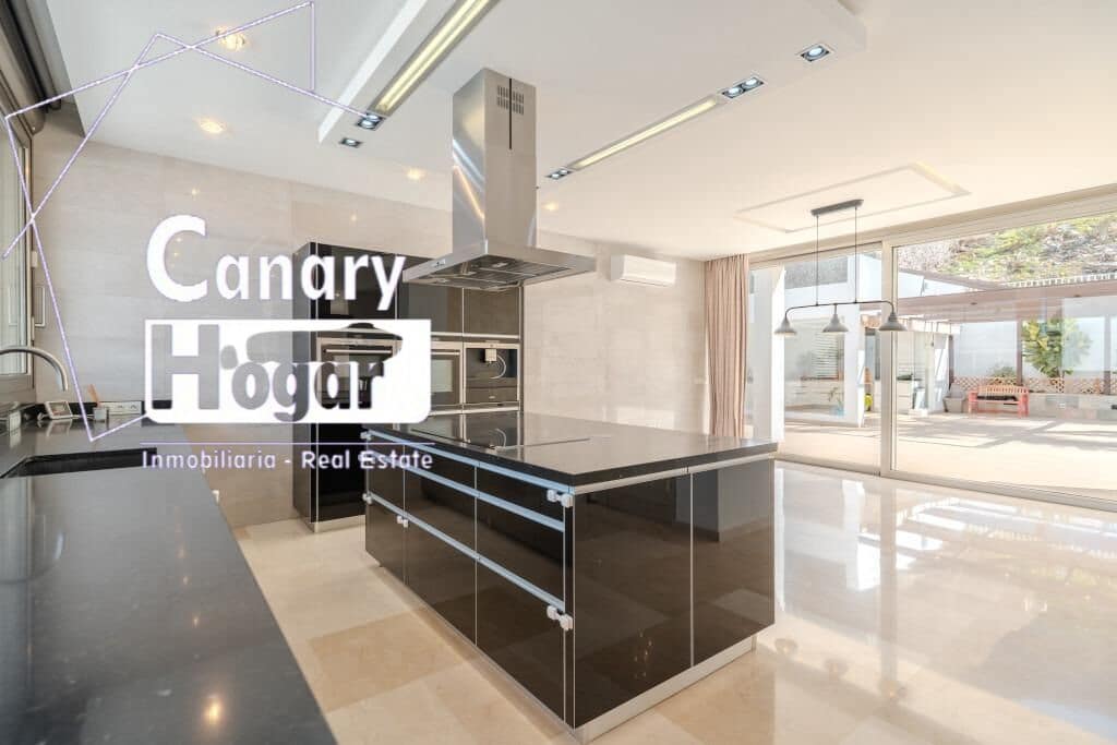 5 soveværelse Villa til salg i Costa Adeje med swimmingpool garage - € 2.100.000 (Ref: 9791151)