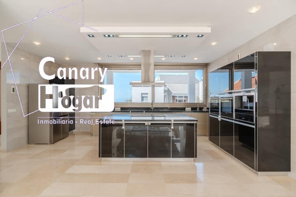 5 soveværelse Villa til salg i Costa Adeje med swimmingpool garage - € 2.100.000 (Ref: 9791151)