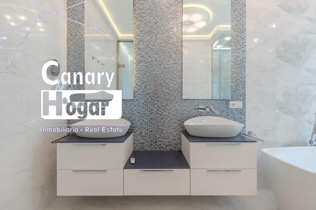 5 soveværelse Villa til salg i Costa Adeje med swimmingpool garage - € 2.100.000 (Ref: 9791151)