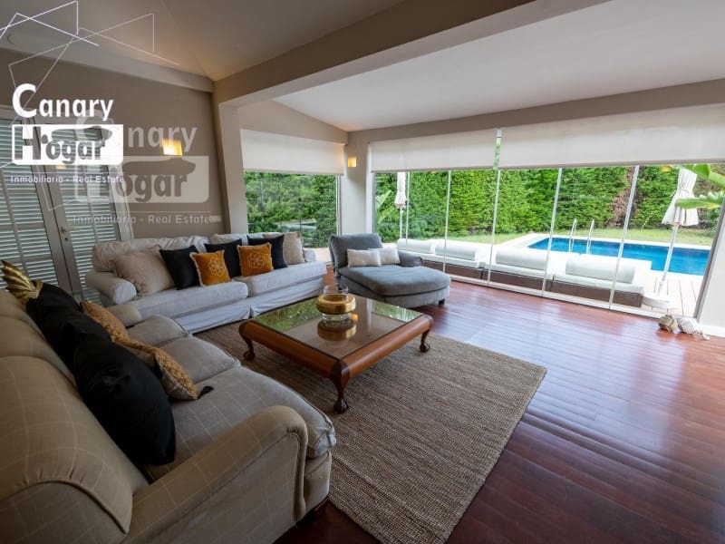 3 bedroom Villa for sale in Costa Adeje with pool garage - € 1,499,000 (Ref: 9834133)