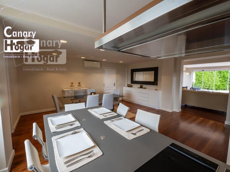 3 bedroom Villa for sale in Costa Adeje with pool garage - € 1,499,000 (Ref: 9834133)