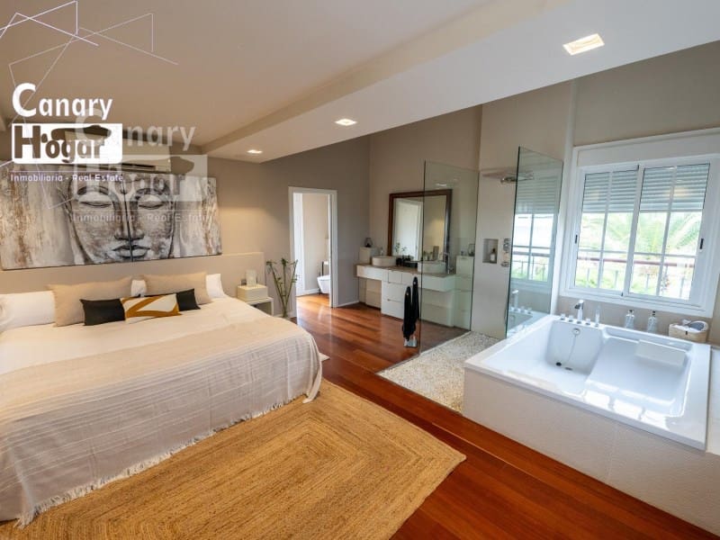 3 bedroom Villa for sale in Costa Adeje with pool garage - € 1,499,000 (Ref: 9834133)