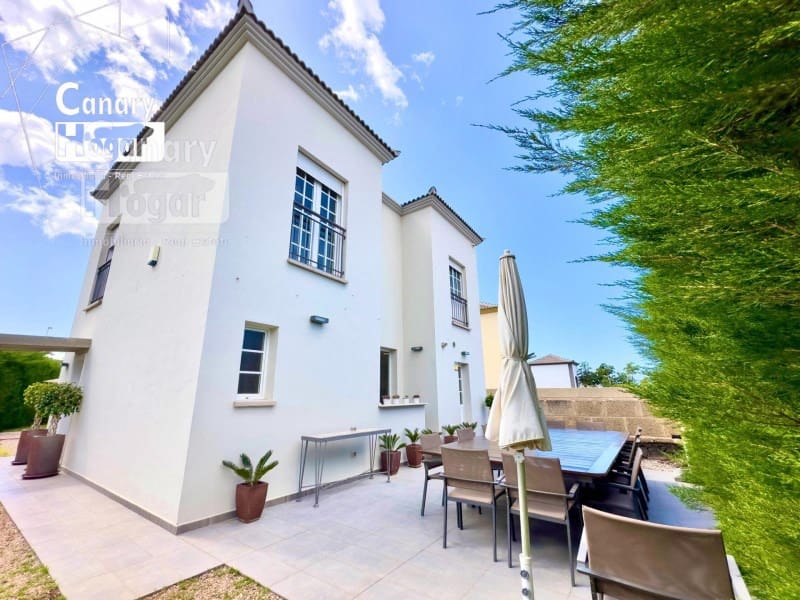 3 bedroom Villa for sale in Costa Adeje with pool garage - € 1,499,000 (Ref: 9834133)