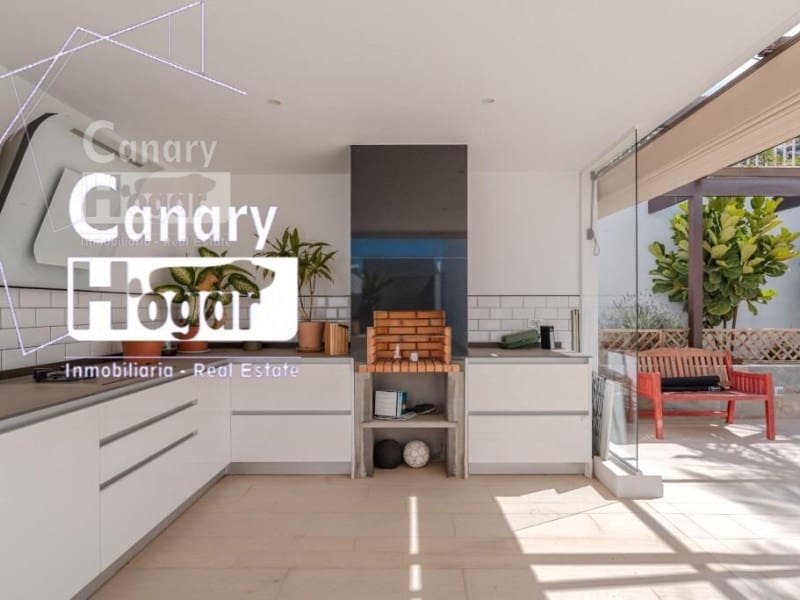 5 bedroom Villa for sale in Costa Adeje with pool garage - € 2,100,000 (Ref: 9834134)
