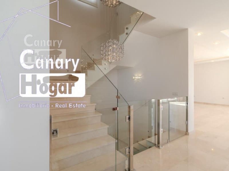 5 bedroom Villa for sale in Costa Adeje with pool garage - € 2,100,000 (Ref: 9834134)