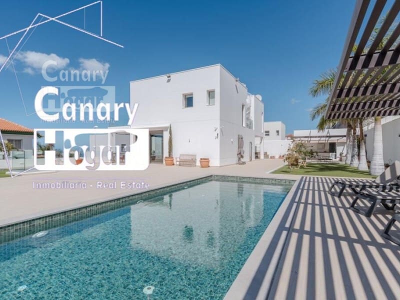 5 bedroom Villa for sale in Costa Adeje with pool garage - € 2,100,000 (Ref: 9834134)