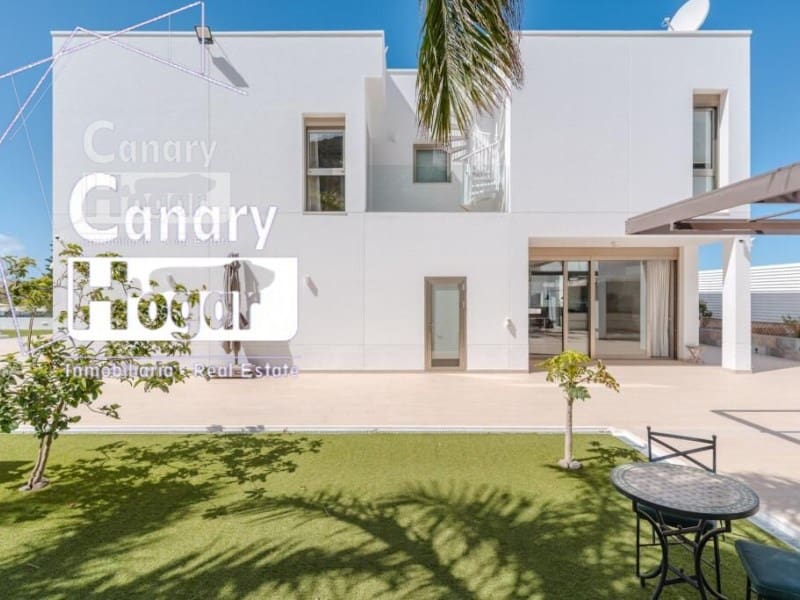 5 bedroom Villa for sale in Costa Adeje with pool garage - € 2,100,000 (Ref: 9834134)