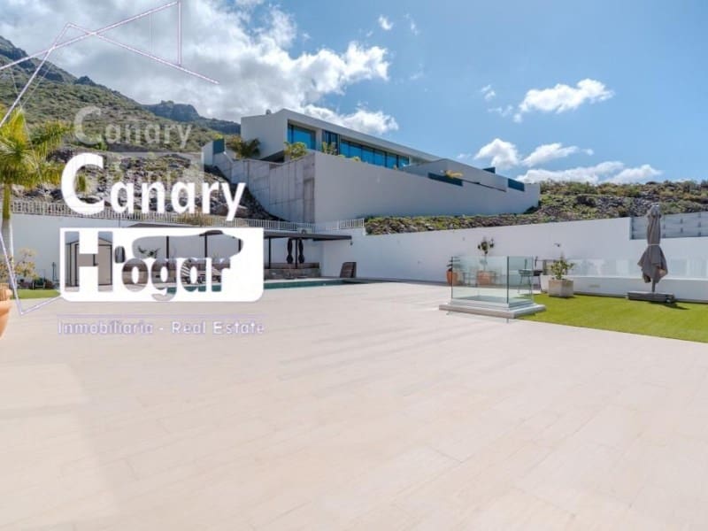 5 bedroom Villa for sale in Costa Adeje with pool garage - € 2,100,000 (Ref: 9834134)