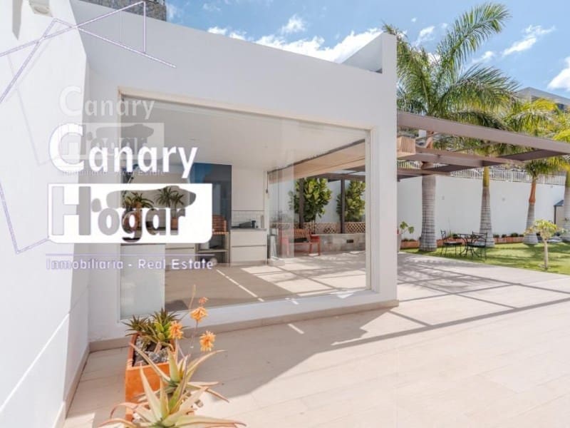 5 bedroom Villa for sale in Costa Adeje with pool garage - € 2,100,000 (Ref: 9834134)