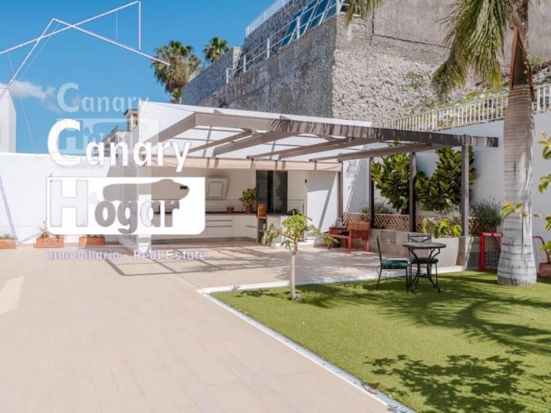5 bedroom Villa for sale in Costa Adeje with pool garage - € 2,100,000 (Ref: 9834134)