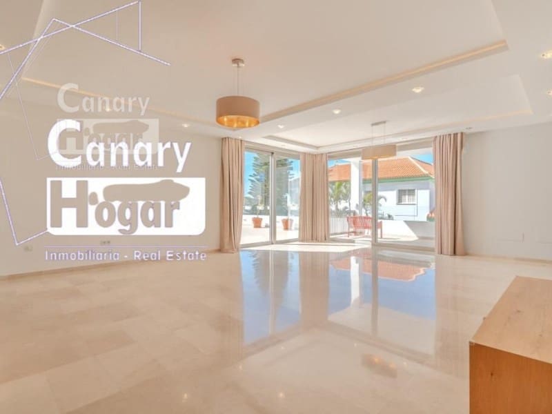 5 bedroom Villa for sale in Costa Adeje with pool garage - € 2,100,000 (Ref: 9834134)
