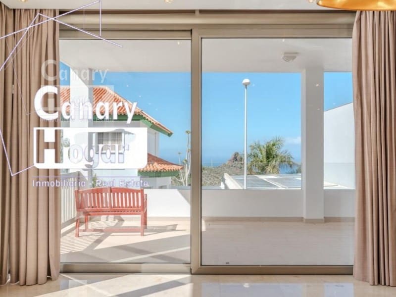 5 bedroom Villa for sale in Costa Adeje with pool garage - € 2,100,000 (Ref: 9834134)