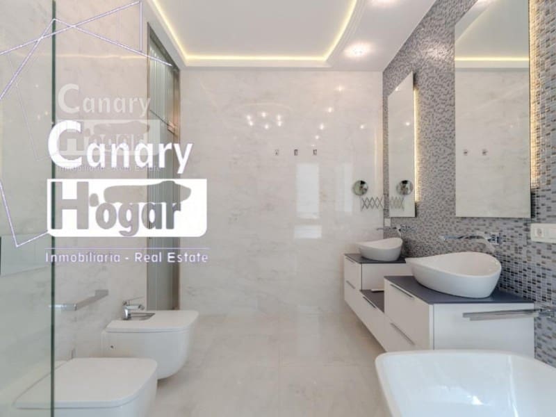 5 bedroom Villa for sale in Costa Adeje with pool garage - € 2,100,000 (Ref: 9834134)