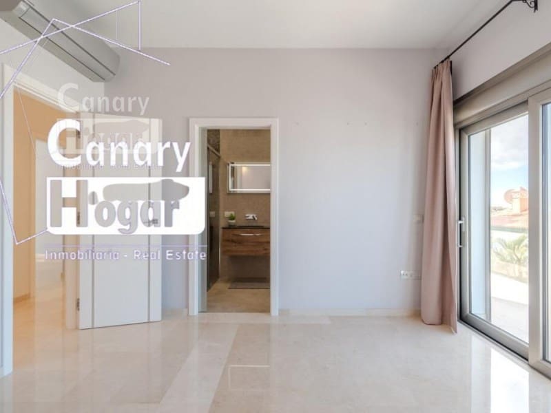 5 bedroom Villa for sale in Costa Adeje with pool garage - € 2,100,000 (Ref: 9834134)