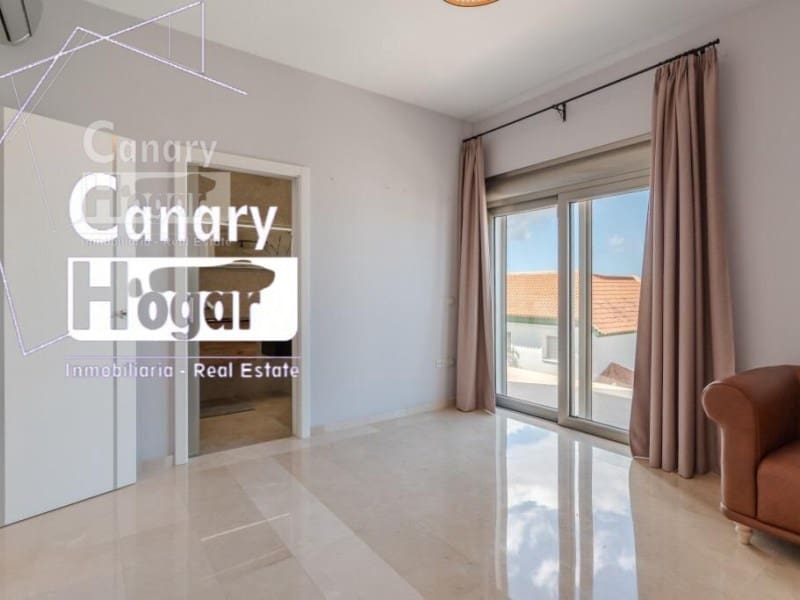 5 bedroom Villa for sale in Costa Adeje with pool garage - € 2,100,000 (Ref: 9834134)