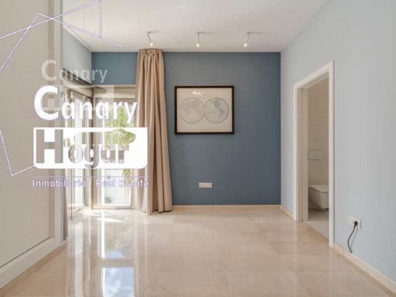 5 bedroom Villa for sale in Costa Adeje with pool garage - € 2,100,000 (Ref: 9834134)