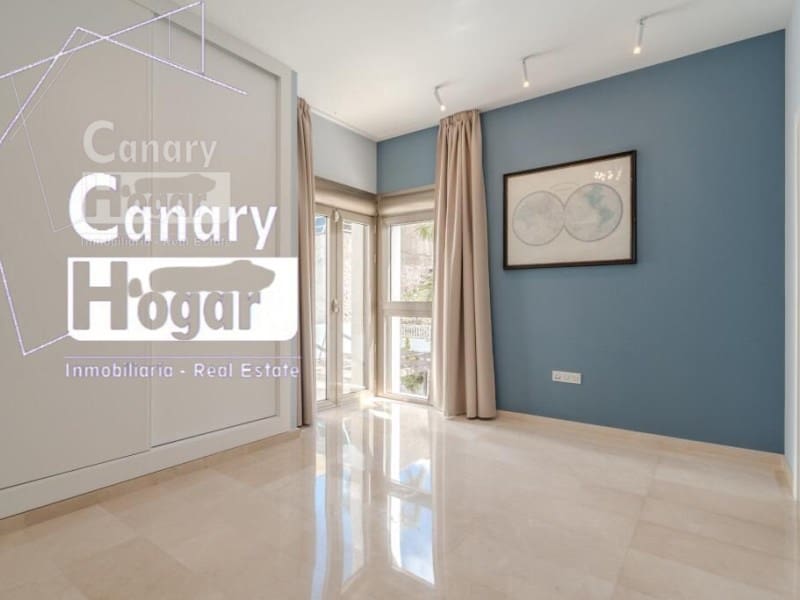 5 bedroom Villa for sale in Costa Adeje with pool garage - € 2,100,000 (Ref: 9834134)