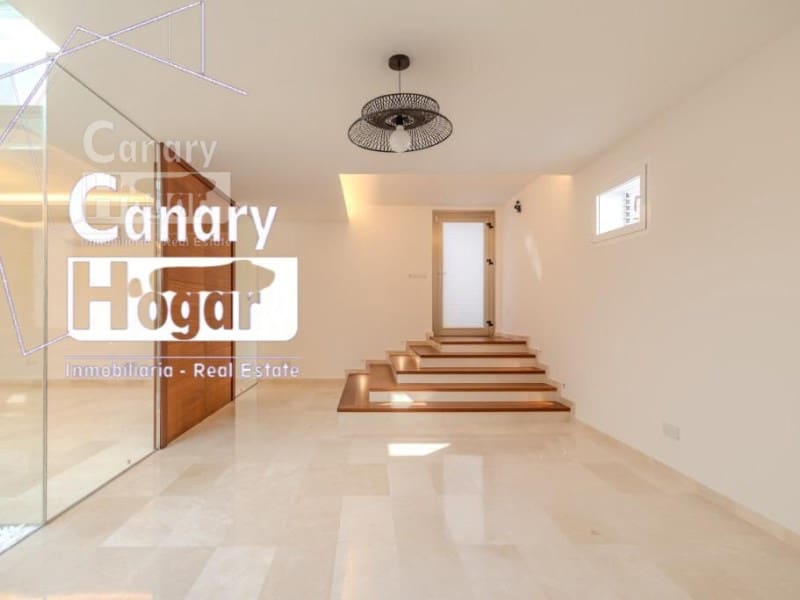 5 bedroom Villa for sale in Costa Adeje with pool garage - € 2,100,000 (Ref: 9834134)