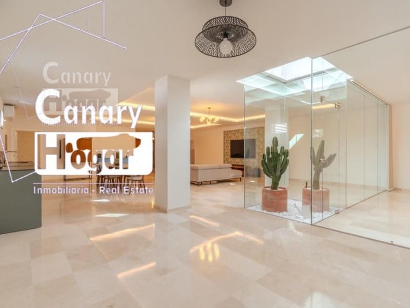 5 bedroom Villa for sale in Costa Adeje with pool garage - € 2,100,000 (Ref: 9834134)