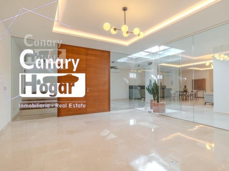 5 bedroom Villa for sale in Costa Adeje with pool garage - € 2,100,000 (Ref: 9834134)