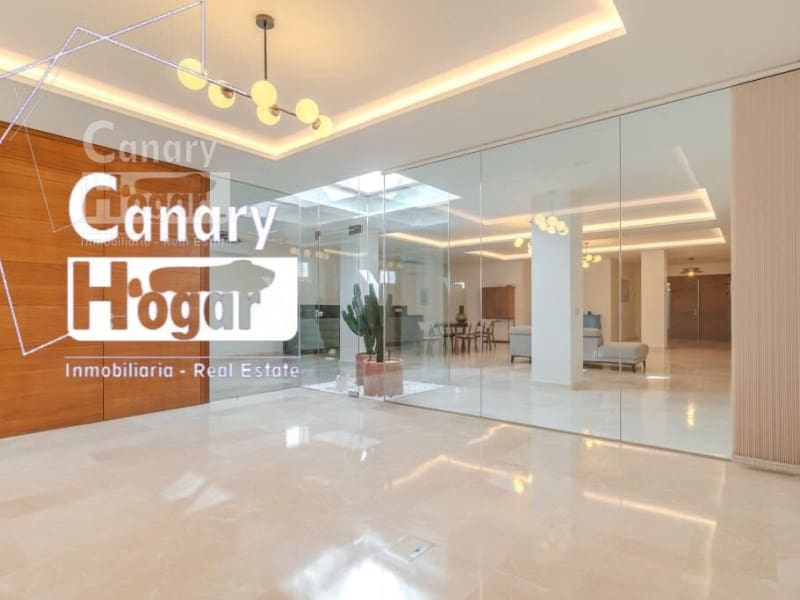 5 bedroom Villa for sale in Costa Adeje with pool garage - € 2,100,000 (Ref: 9834134)
