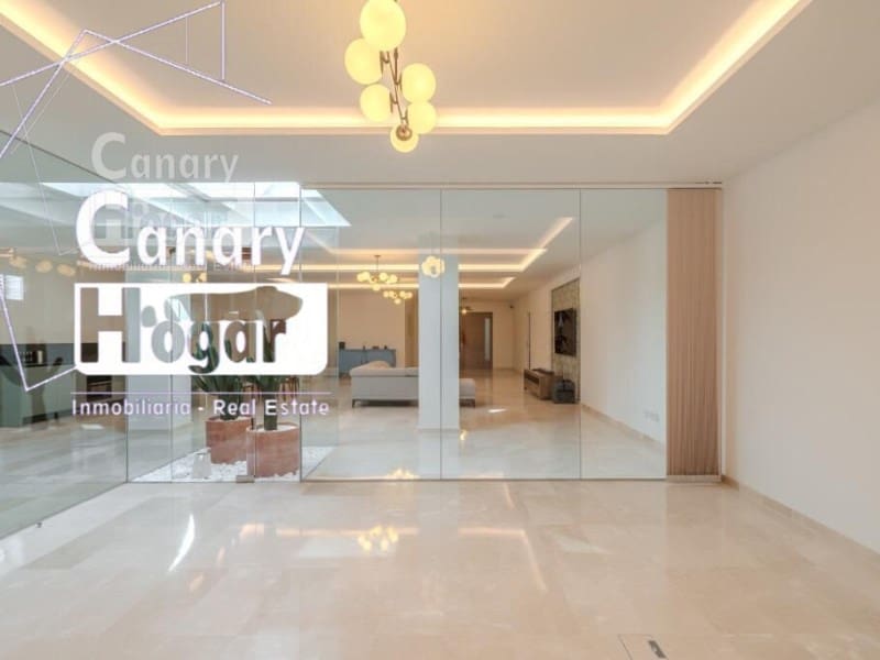 5 bedroom Villa for sale in Costa Adeje with pool garage - € 2,100,000 (Ref: 9834134)