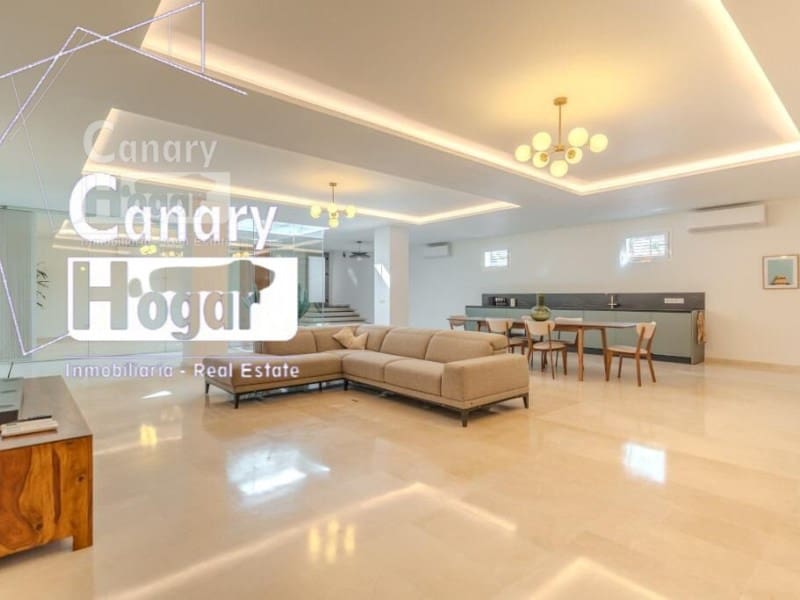 5 bedroom Villa for sale in Costa Adeje with pool garage - € 2,100,000 (Ref: 9834134)