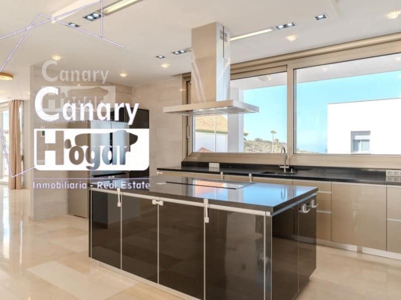 5 bedroom Villa for sale in Costa Adeje with pool garage - € 2,100,000 (Ref: 9834134)