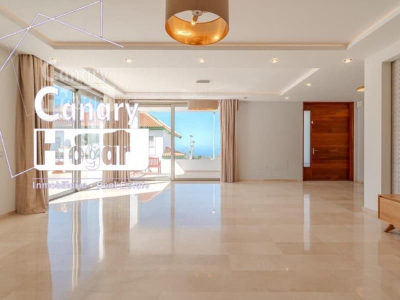 5 bedroom Villa for sale in Costa Adeje with pool garage - € 2,100,000 (Ref: 9834134)