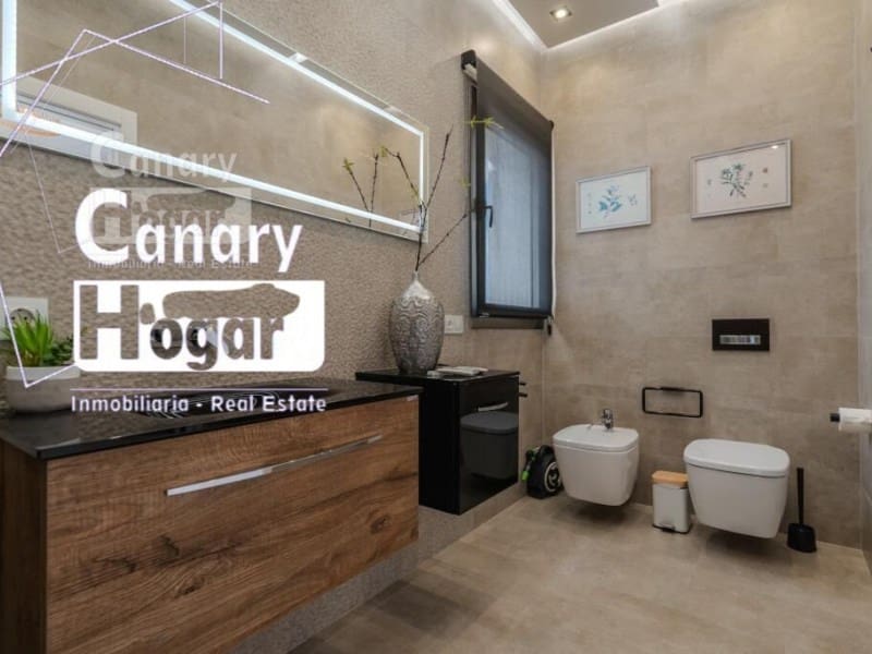 5 bedroom Villa for sale in Costa Adeje with pool garage - € 2,100,000 (Ref: 9834134)