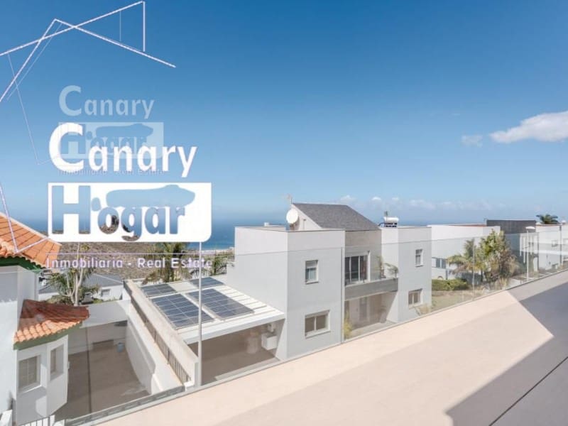 5 bedroom Villa for sale in Costa Adeje with pool garage - € 2,100,000 (Ref: 9834134)