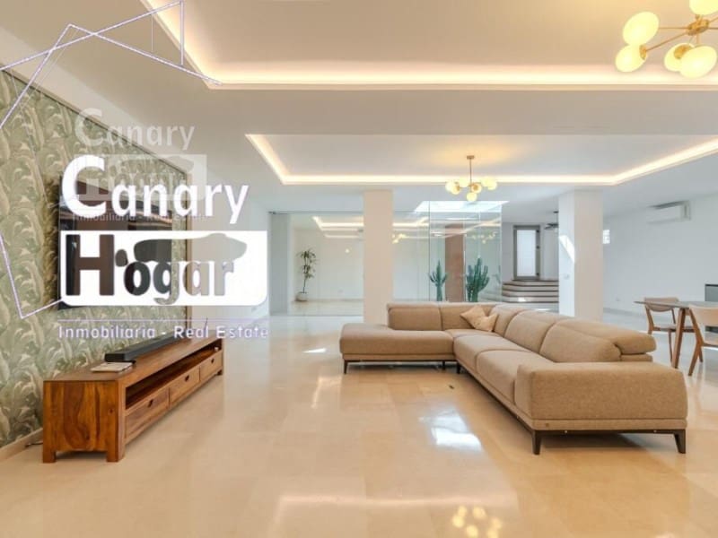 5 bedroom Villa for sale in Costa Adeje with pool garage - € 2,100,000 (Ref: 9834134)