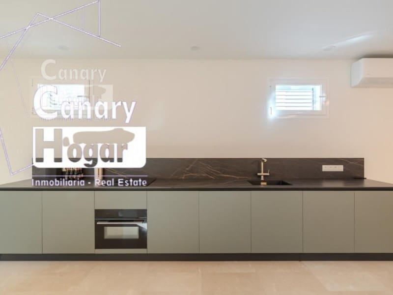 5 bedroom Villa for sale in Costa Adeje with pool garage - € 2,100,000 (Ref: 9834134)