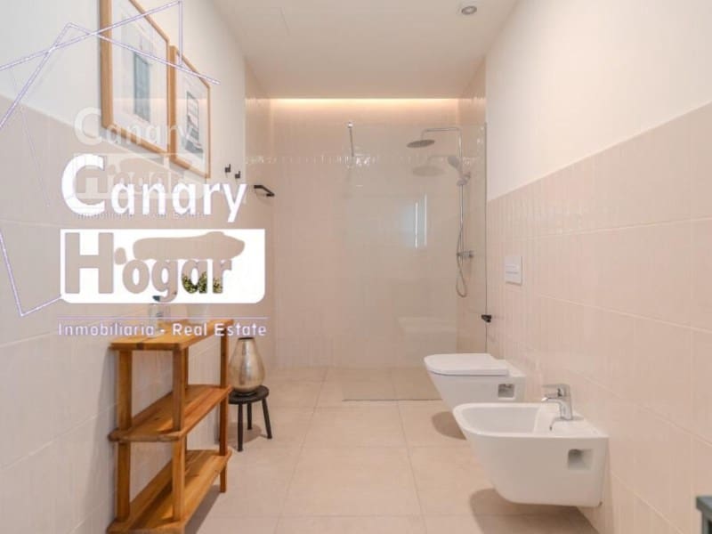 5 bedroom Villa for sale in Costa Adeje with pool garage - € 2,100,000 (Ref: 9834134)