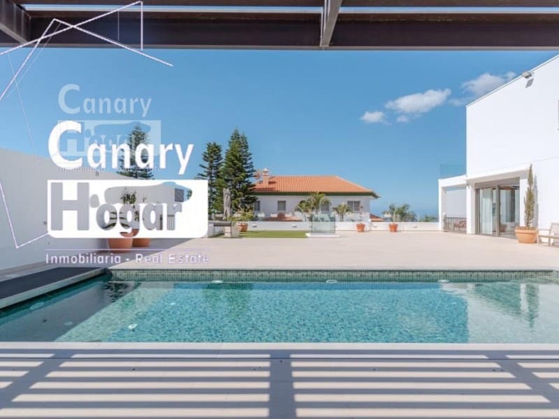 5 bedroom Villa for sale in Costa Adeje with pool garage - € 2,100,000 (Ref: 9834134)