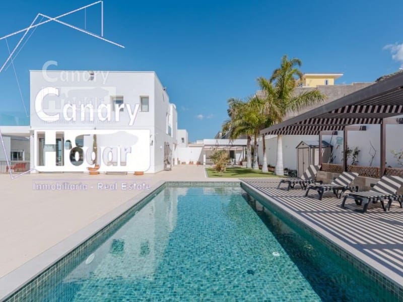 5 bedroom Villa for sale in Costa Adeje with pool garage - € 2,100,000 (Ref: 9834134)