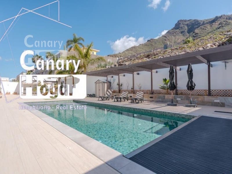 5 bedroom Villa for sale in Costa Adeje with pool garage - € 2,100,000 (Ref: 9834134)