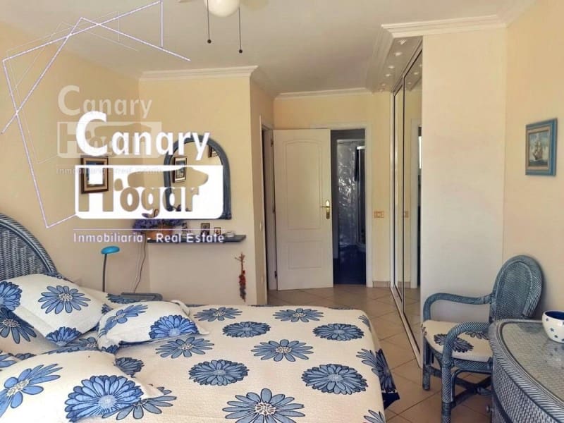 Ático de 2 habitaciones en Los Cristianos en venta con garaje - 750.000 € (Ref: 9834136)