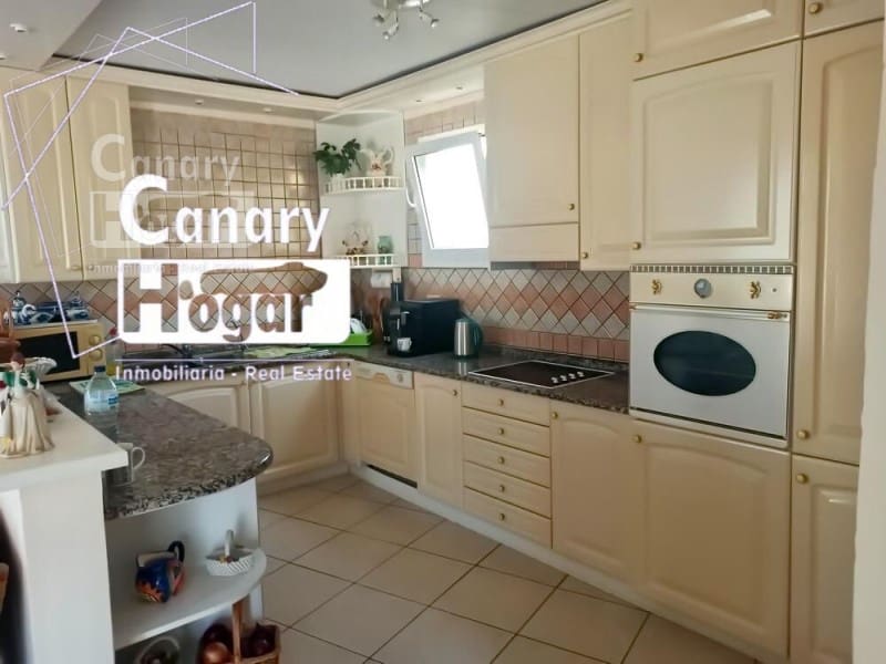 Ático de 2 habitaciones en Los Cristianos en venta con garaje - 750.000 € (Ref: 9834136)