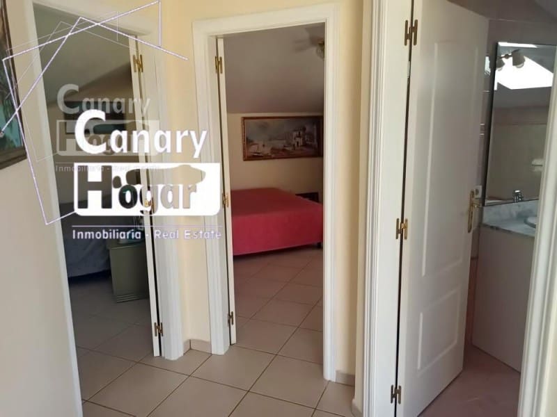 Ático de 2 habitaciones en Los Cristianos en venta con garaje - 750.000 € (Ref: 9834136)