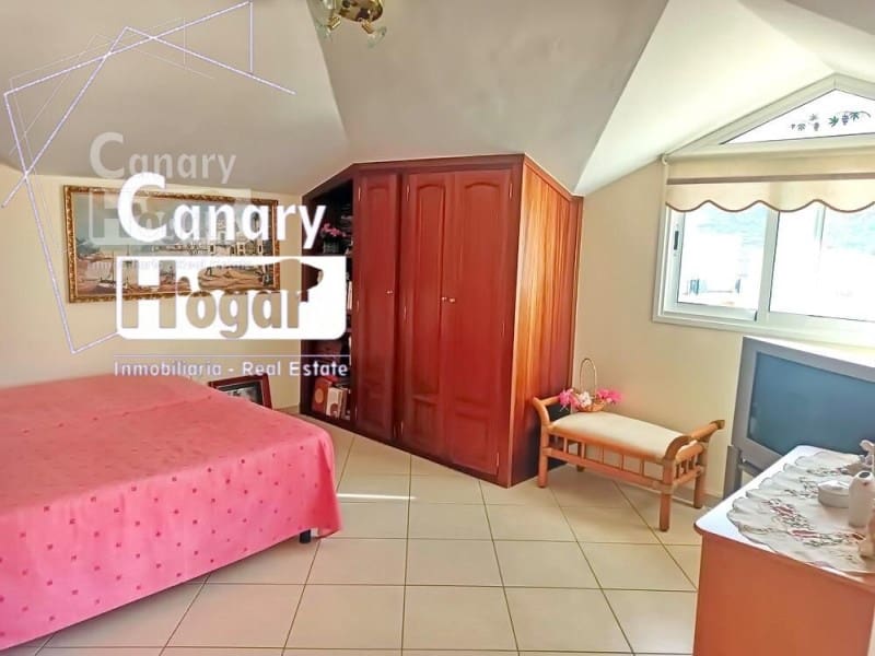 Ático de 2 habitaciones en Los Cristianos en venta con garaje - 750.000 € (Ref: 9834136)